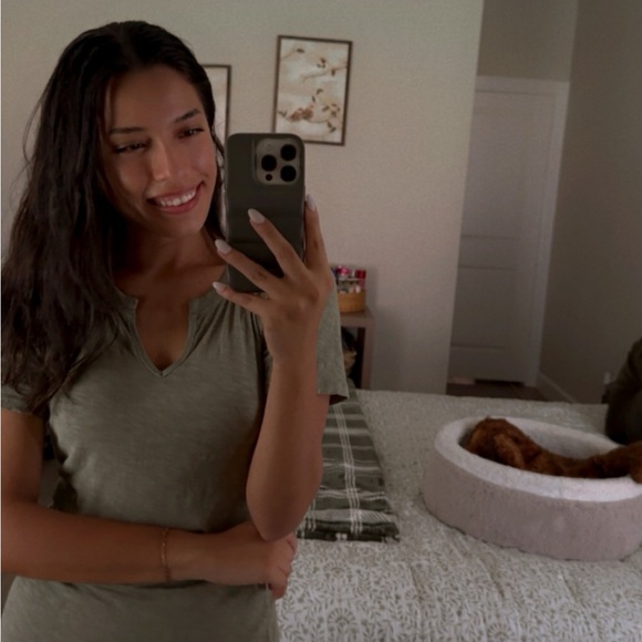 Meet your Posher, Emily! - Picture 5 of 8